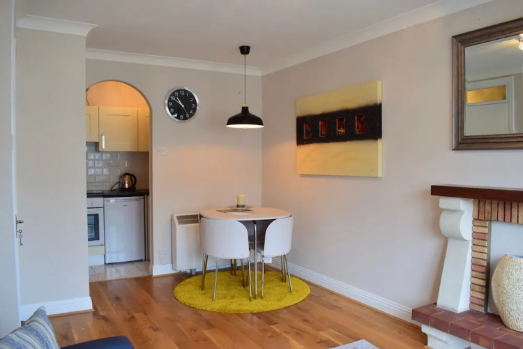Central 1 Bedroom Next to Hapenny Bridge