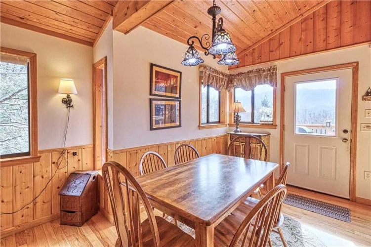 Eagles View 2 - Three Bedroom Cabin