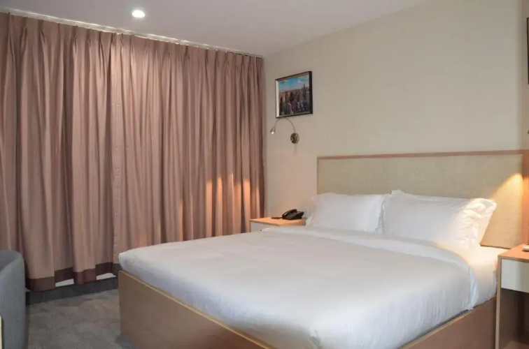 Lic Plaza Hotel