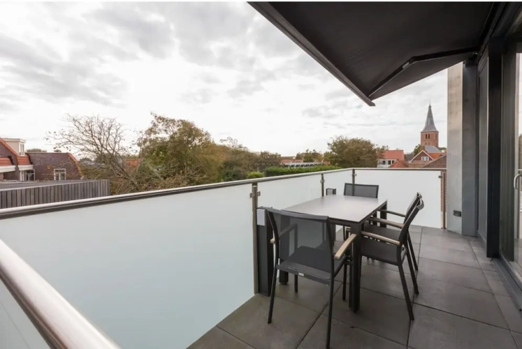 2 Bedrooms Classic Apartment with balcony