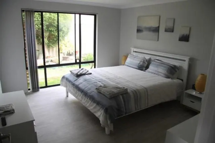 Warnbro Beach Family Accommodation