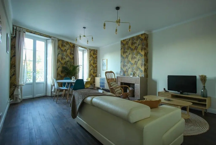 2 Bedrooms Apartment