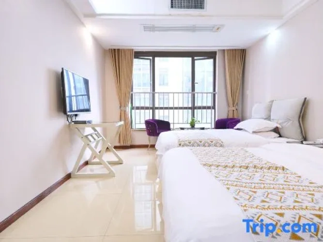 Standard Twin room with city view