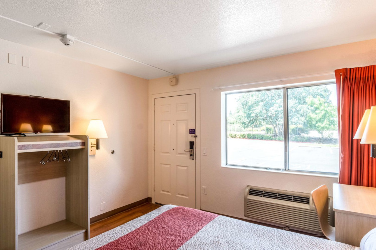 Motel 6 Redding, CA - Central