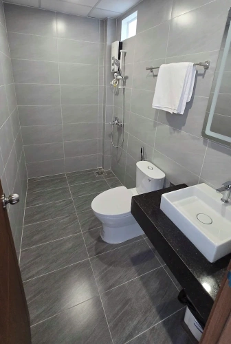 2 Bedrooms Standard Family room with city view