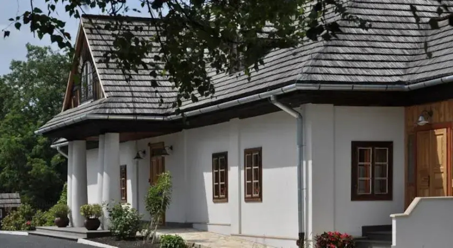 Zajazd-Camping-Skansen Pastewnik