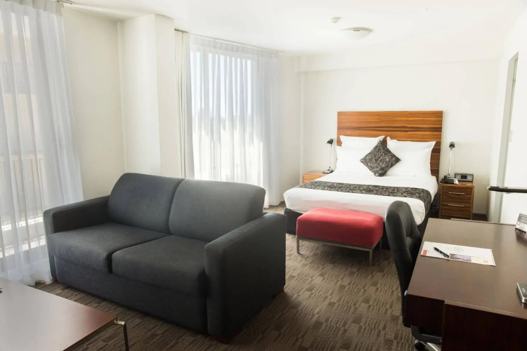 Cambridge Hotel