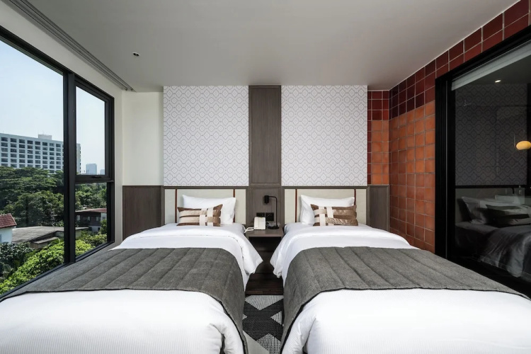 We Hotel Riverfront