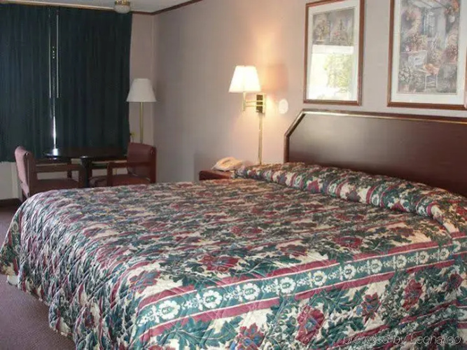 Red Carpet Inn