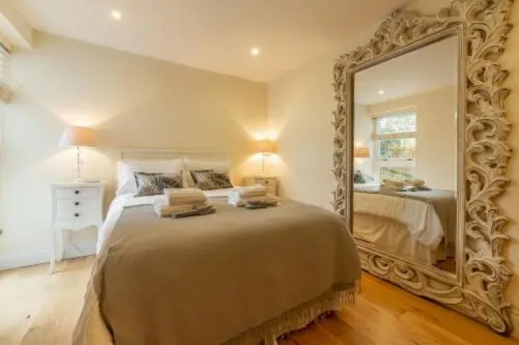 6 Sandy Lane