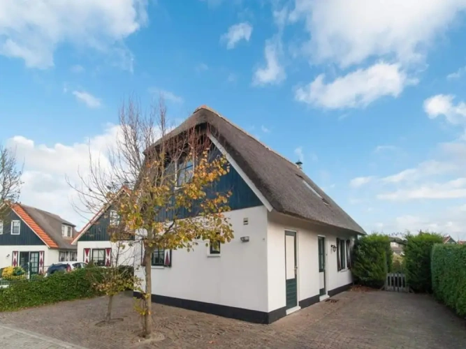 2 Bedrooms Villa