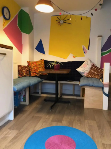 Colourful 2-bed home by the River, Totnes