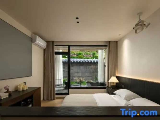 Standard Double room with garden view