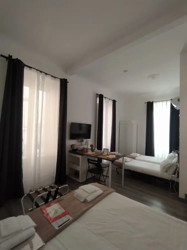 Deluxe Quadruple room with balcony and with city view