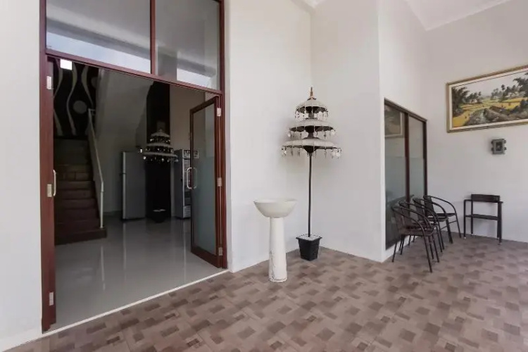 Artha Ambarukmo Exclusive by OYO Rooms