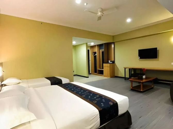 Wing Tat Grand Hotel