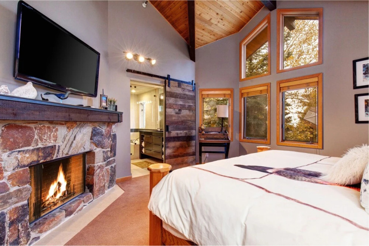 Abode At Ontario Lodge