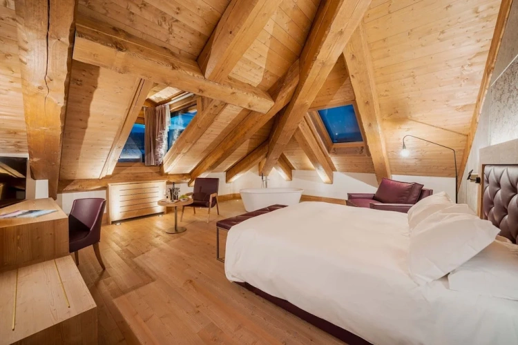 Suite with mountain view
