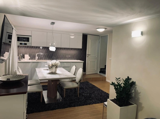 Apartament z prywatnym, krytym basenem