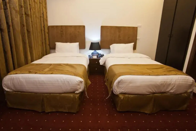 Queens Land Hotel Over view