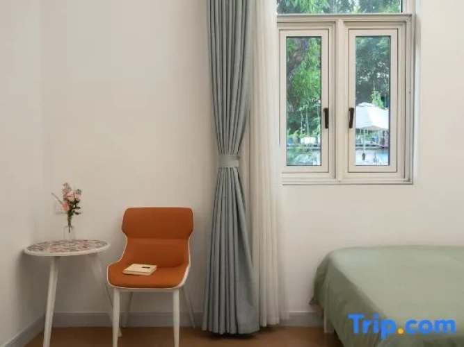 Standard Twin room with garden view