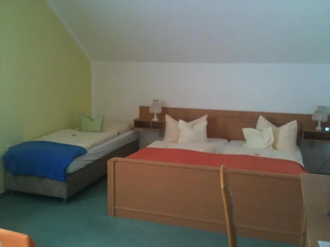 Standard Triple room