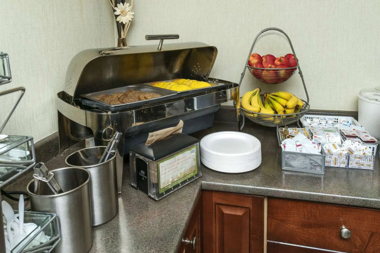 Quality Inn & Suites photo 16