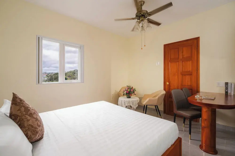 CandlePine Suites