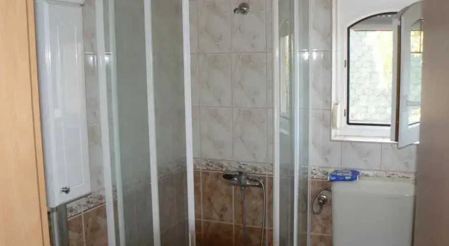 Lomb Apartman
