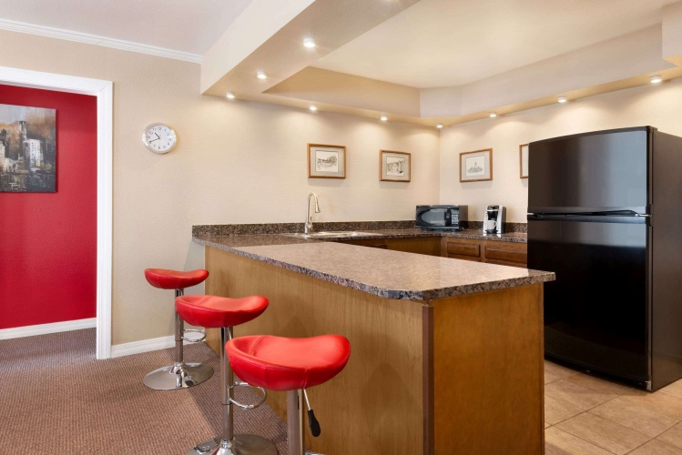 Ramada by Wyndham Spokane Airport photo 20