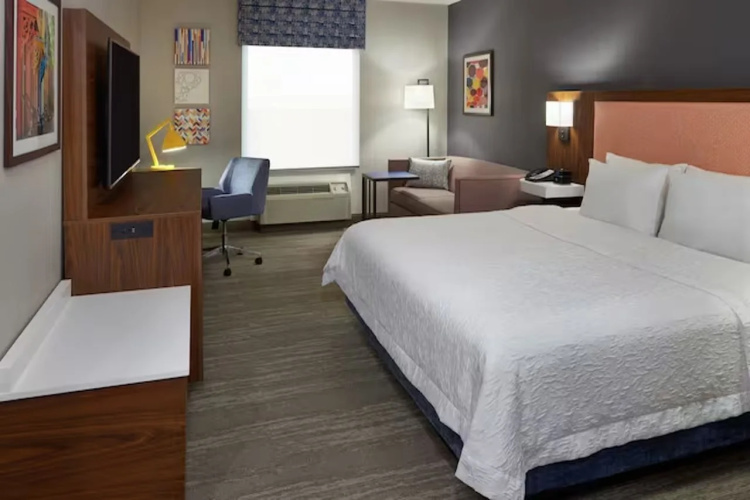 Hampton Inn & Suites by Hilton Montreal-Dorval