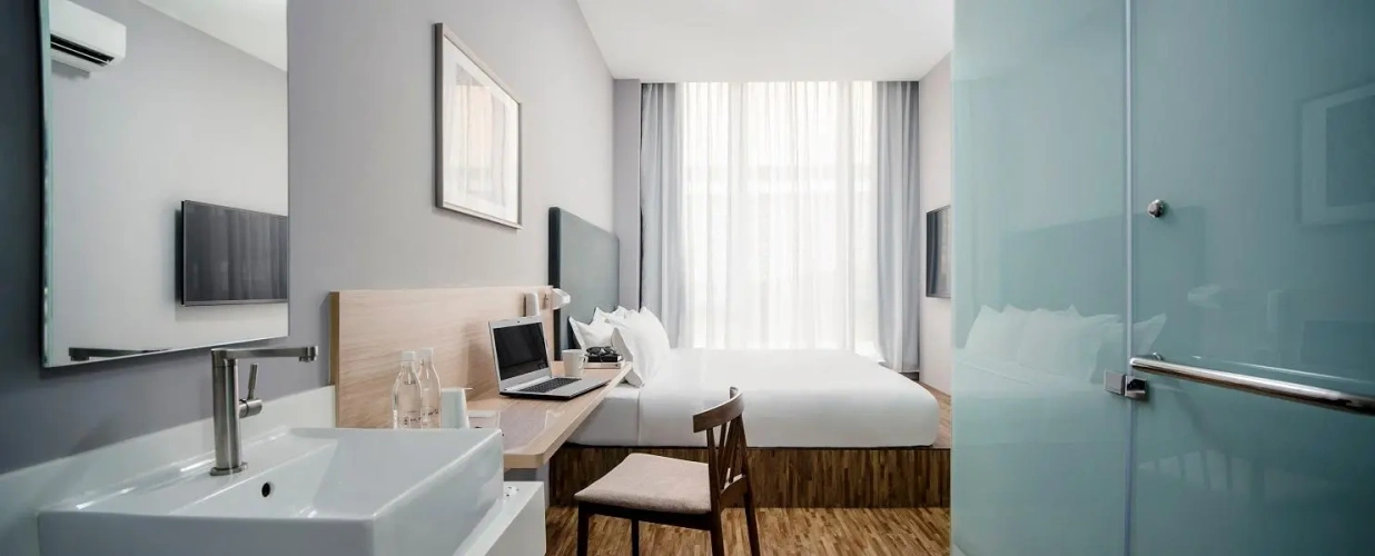 Deluxe Triple room with city view