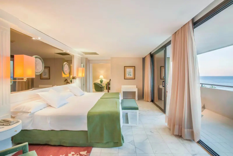 Grand The Level Suite