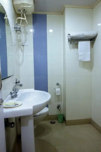 Vardaan Hotel