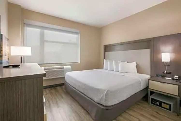 2 Bedrooms Sextuple Suite
