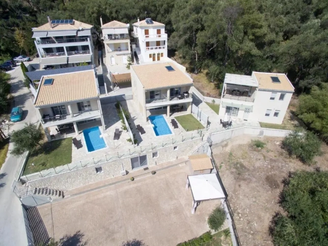 2 Bedrooms Villa