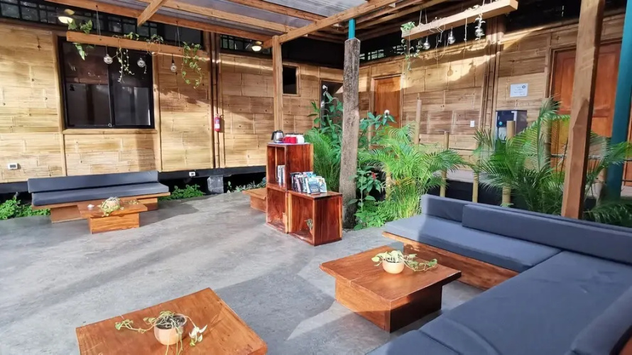Bamboo Surf House - Hostel