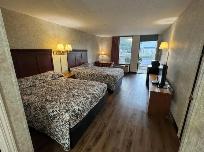 Riverfront Lodge