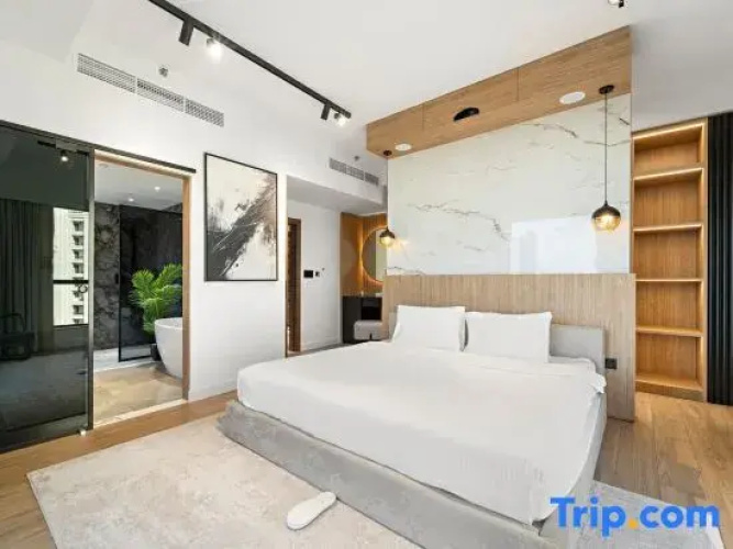 Luxury 3BR + M Beachfront Retreat
