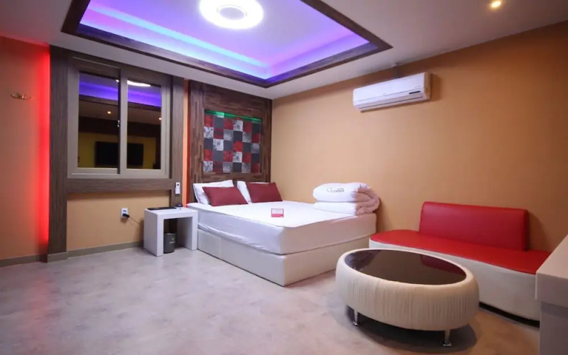 Jinju Comma Self Check-in Motel