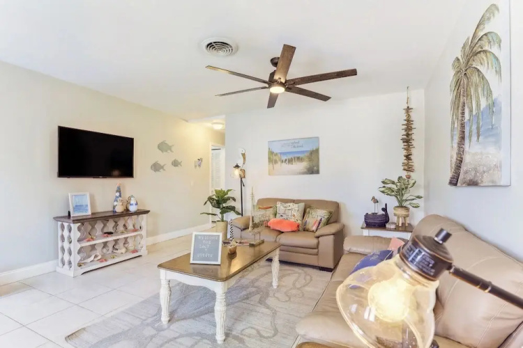 Jensen Beach Home: Walk to Beach Access!