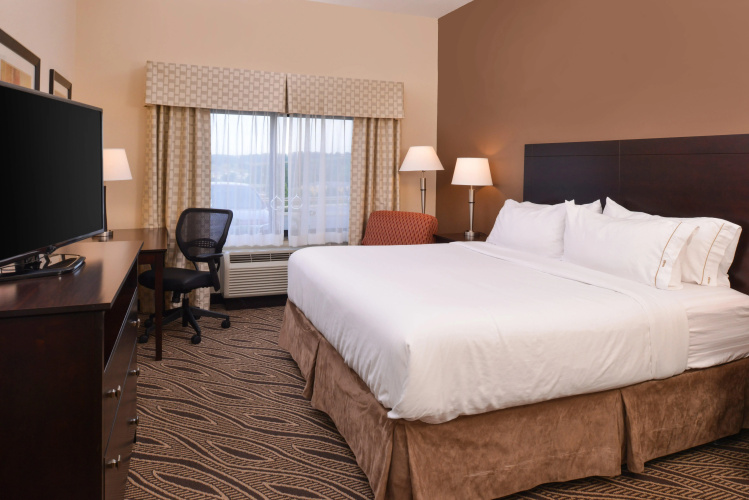 Holiday Inn Express & Suites Washington - Meadow Lands by IHG