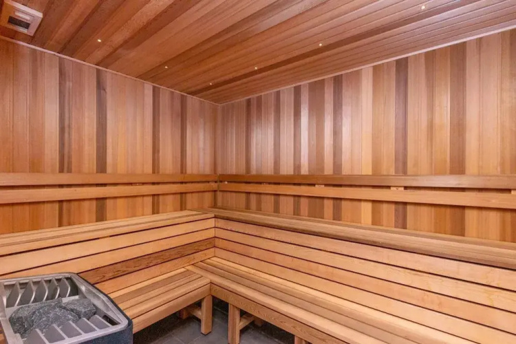 Chic 3-bed in Central With Pool, Sauna and Gym