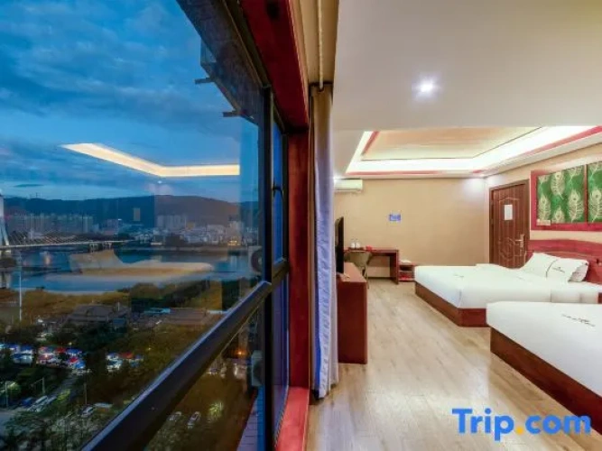 Comfort Twin room with city view
