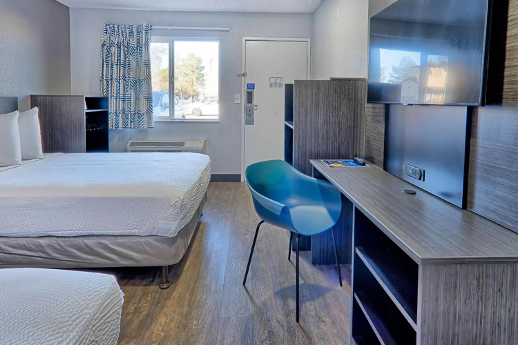 Motel 6 Lancaster, CA