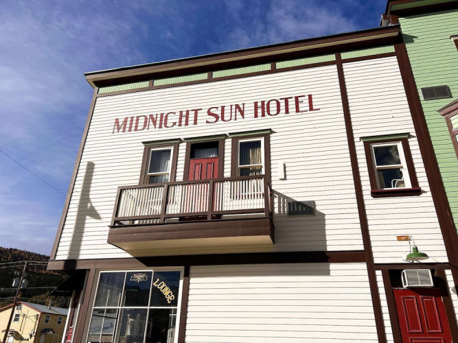 Midnight Sun, A Coast Hotel - Dawson City