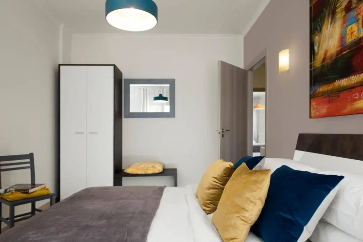 2 Bedrooms Apartment