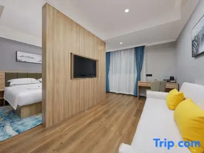 Deluxe Suite