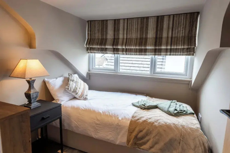 4 Bed Holiday Home by Guestz