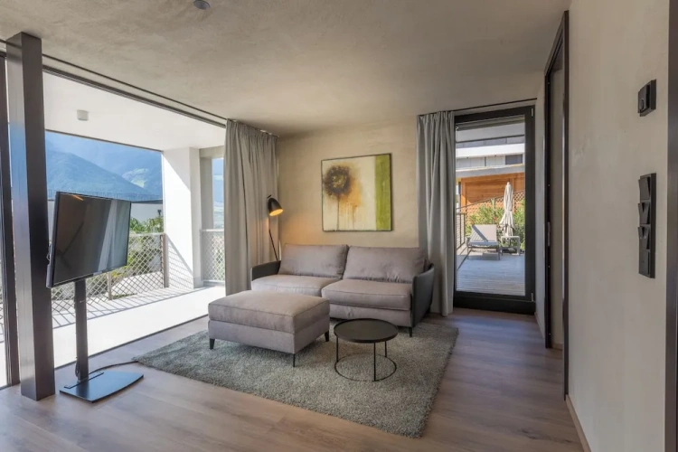 2 Bedrooms Deluxe Apartment with balcony and with mountain view